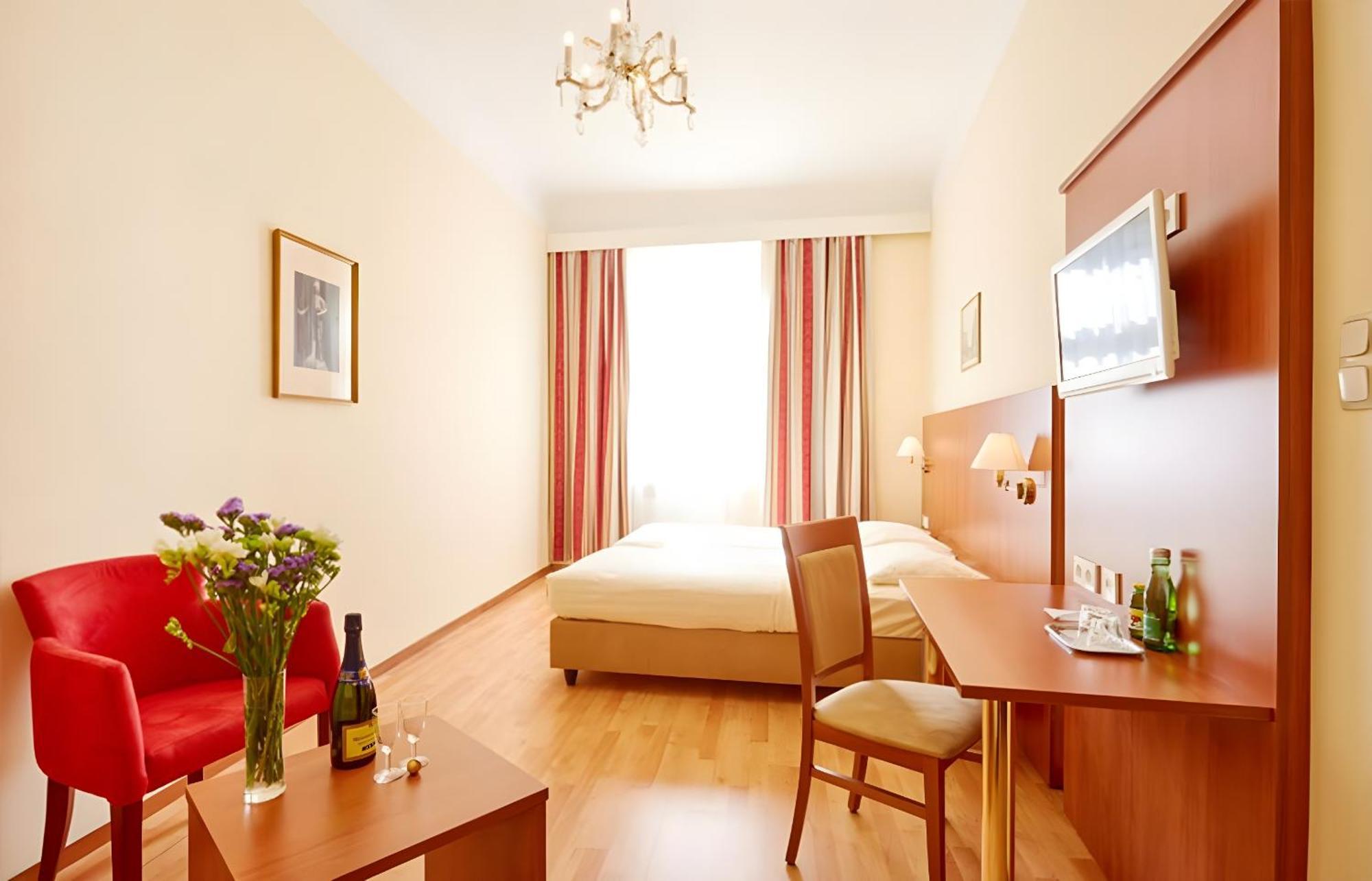 Mozart Hotel 3*